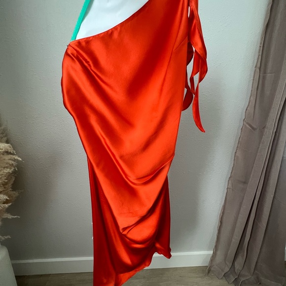 AMANDA UPRICHARD Draped Asymmetric Minidress - Picture 4 of 8